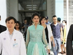 "Cô dâu 8 tuổi" Avika Gor tặng 600 triệu đồng cho bệnh nhi