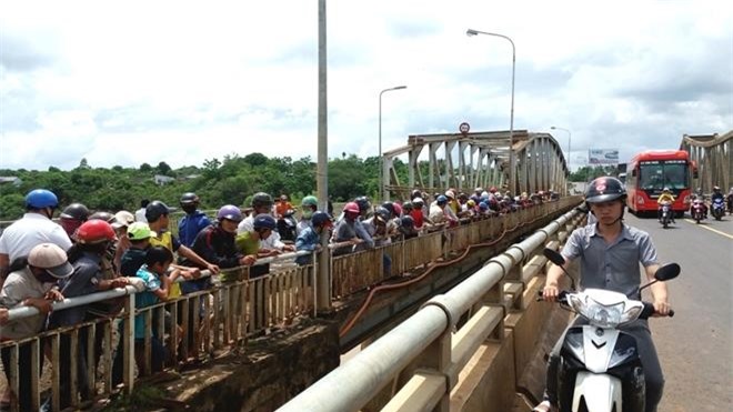 Tìm thấy thi thể nam thanh niên nhảy cầu Sêrêpốk 