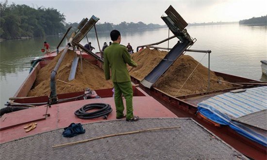 Trung tá cảnh sát hy sinh khi đang truy bắt "cát tặc"