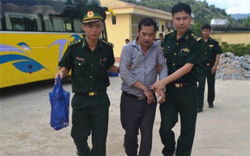 Bắt giữ đối tượng vận chuyển 4 bánh heroin từ Lào về Việt Nam