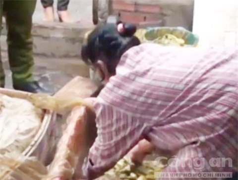 Phát hiện cơ sở sản xuất dưa cải ngâm hóa chất gây ung thư