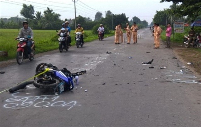Vĩnh Long: Va chạm xe tang, 3 thanh niên tử vong