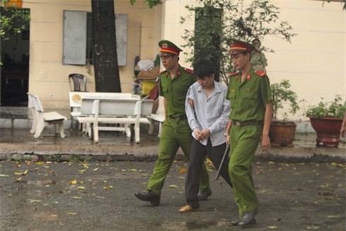 Đoạt mạng người vì câu nói: Nó cứ nhìn chằm chằm làm em khó chịu