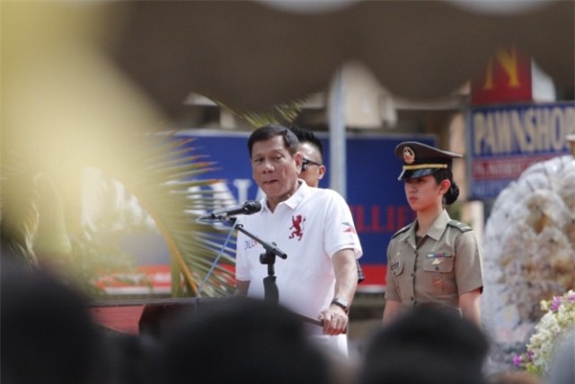 Duterte sẽ "im lặng" về Biển Đông cho đến khi PCA ra phán quyết