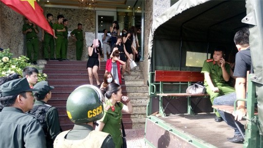 Đột kích tụ điểm karaoke tại Hải Phòng, bắt hàng trăm "dân chơi"