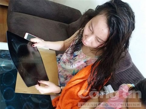 Hà Nội: Nữ sinh thoát chết khi 2 tên cướp cởi trần áp sát giữa đường