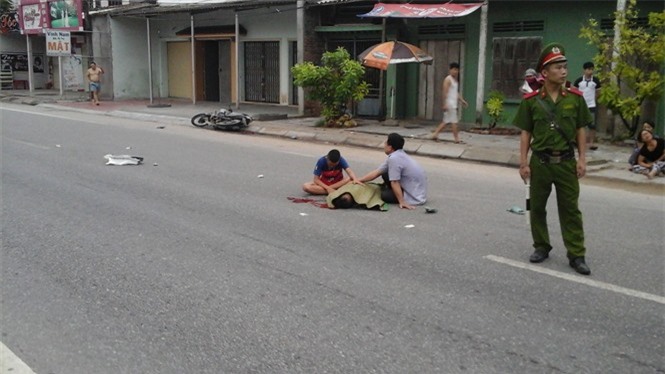 Đi tập thể dục buổi sáng, cụ ông 82 tuổi bị ô tô đâm tử vong