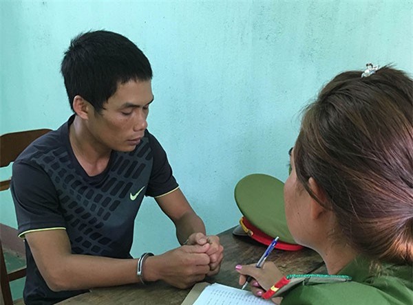 Nam sinh hiếp dâm bạn cùng lớp trên đường về ký túc xá