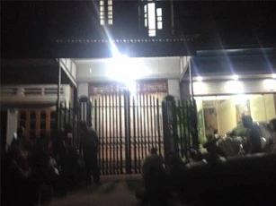 Bàng hoàng phát hiện vợ chồng chết bất thường trong nhà