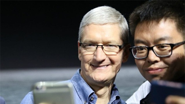 Tim Cook làm Giám đốc độc lập trong hội đồng quản trị của Nike