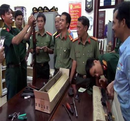 Bắt giữ xe khách vận chuyển nhiều vũ khí quân dụng