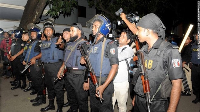 IS tấn công nhà hàng ở Bangladesh, tung ảnh người bị sát hại