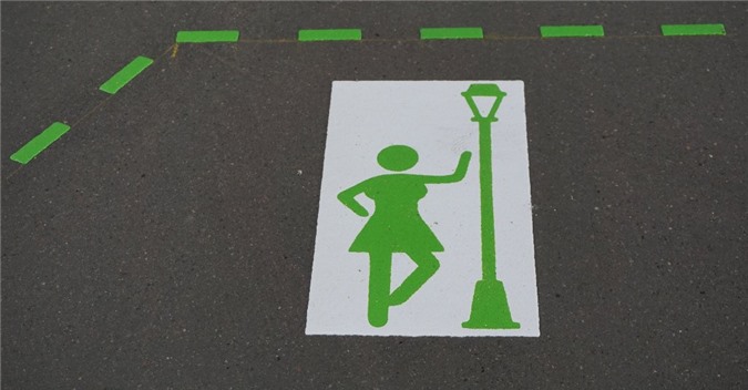 Thụy Sĩ đặt dấu hiệu chỉ dẫn cho gái mại dâm phục vụ khách