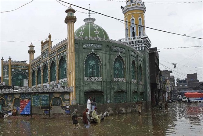 Pakistan: Mưa lớn gây lũ quét khiến ít nhất 33 người thiệt mạng