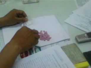 Giấu thuốc lắc trong bao thuốc lá tuồn vào quán bar tiêu thụ