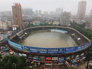 Trung Quốc: Bão càn quét gây lũ lụt kinh hoàng, 180 người thiệt mạng