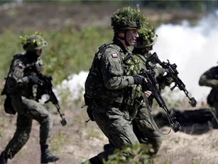 NATO quyết tăng cường hơn nữa sự hiện diện ở rìa Đông