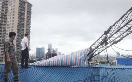 Cột thu phát sóng gãy đè 1 người chết: Công an vào cuộc điều tra