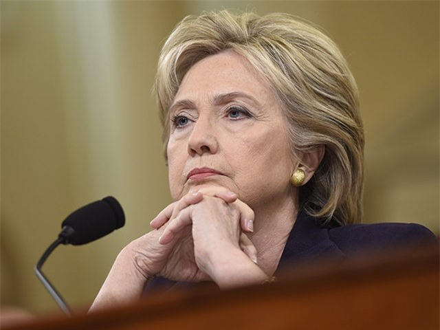 Bà Clinton mừng hụt về vụ bê bối email