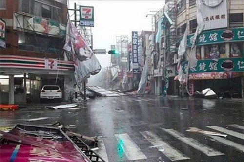 Siêu bão Nepartak đổ bộ: Đường phố Đài Loan tan hoang