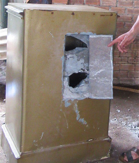 Trộm liều lĩnh đục két sắt chan chát tại nhà khổ chủ lấy đi 230 triệu đồng