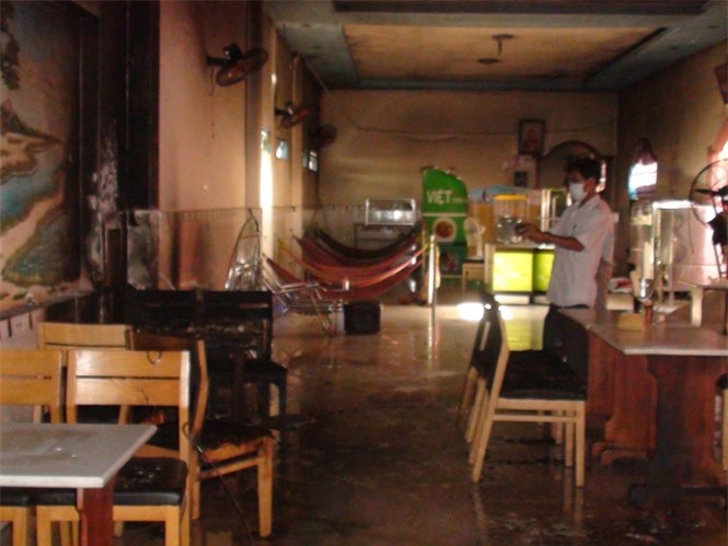 Đồng Nai: Mang 5 lít xăng tự thiêu giữa nhà hàng em rể