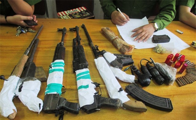 "Ông trùm" 8X buôn ma túy, giấu 5 khẩu súng trong nhà