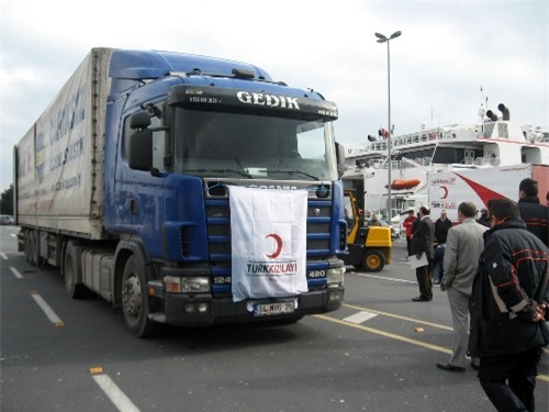 Đoàn xe chở hàng cứu trợ của Thổ Nhĩ Kỳ ồ ạt vào dải Gaza