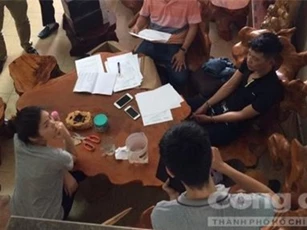 Thu nhiều vũ khí nóng trong vụ phá đường dây cá độ khủng ở Sài Gòn