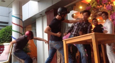 Ẩu đả trong đám cưới, 5 người thương vong