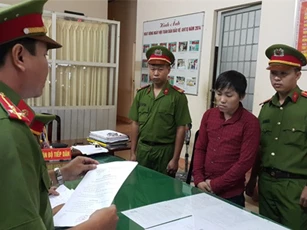 Bắt 3 thanh niên làm bé gái 14 tuổi mang bầu