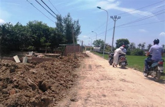 Một học sinh lớp 6 tử vong vì bị máy xúc cán qua người