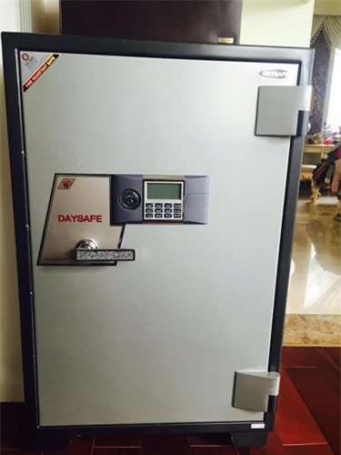 Sau khi nộp đơn ly dị, chồng phá két sắt trộm 50 tỷ của vợ