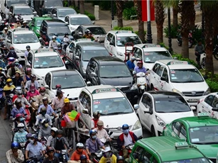 Thu gần 3.000 tỷ phí đường bộ trong 6 tháng đầu năm