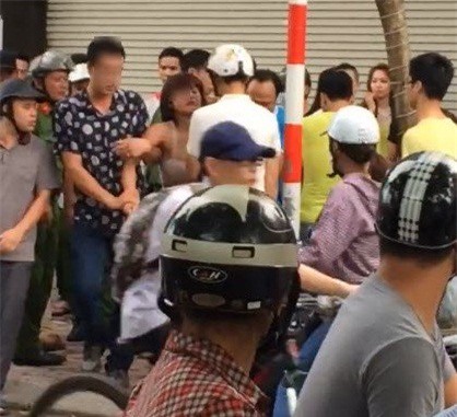 Làm rõ thông tin bố đi hát karaoke gặp đúng con làm "gái dịch vụ"