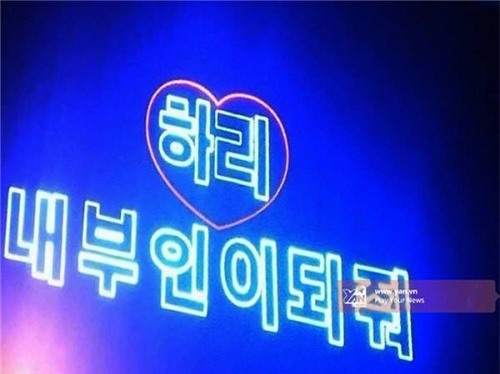 Trấn Thành bất ngờ cầu hôn Hari Won "bù đắp" cho bạn gái