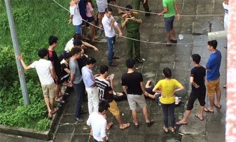 Tên trộm ôm laptop rơi từ tầng 4 ký túc xá xuống đất nguy kịch