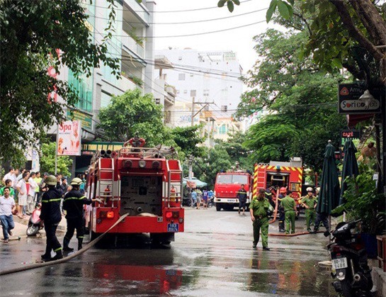 5 bình gas phát hỏa ở quán cơm Sài Gòn, nhiều người tháo chạy