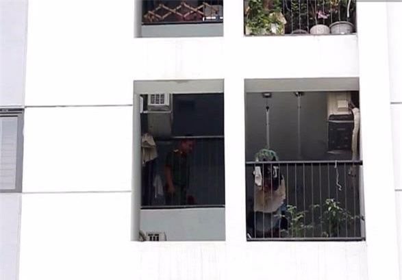 Bàng hoàng bé trai 6 tuổi rơi từ tầng 11 tử vong