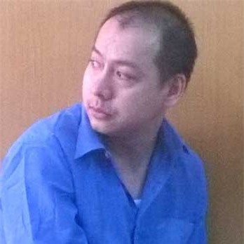 Con rể cầm kéo đâm chết cha dượng của vợ