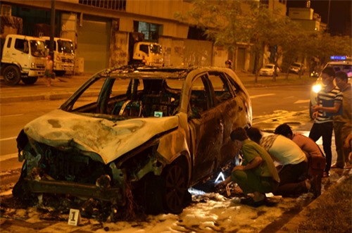 Tài xế ôtô thoát chết trong gang tấc sau tai nạn chết người