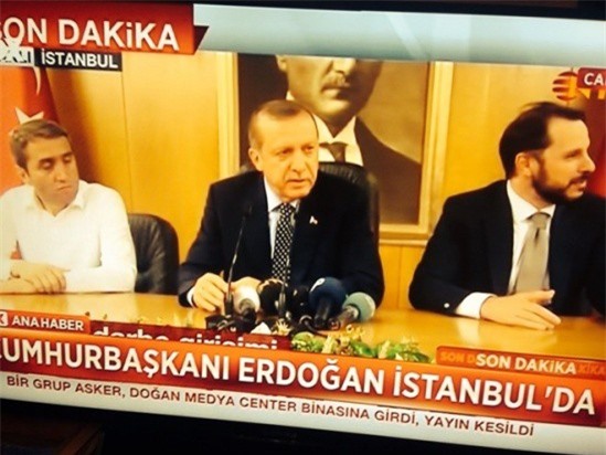 Tổng thống Erdogan đang đi nghỉ mát khi đảo chính nổ ra