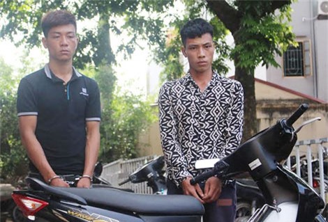 Cô gái trẻ bị 2 thanh niên cưỡng hiếp khi đi tìm người yêu