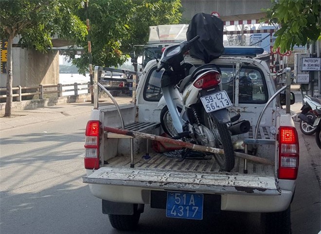 Hai thanh niên bị đâm chết giữa phố Sài Gòn lúc rạng sáng