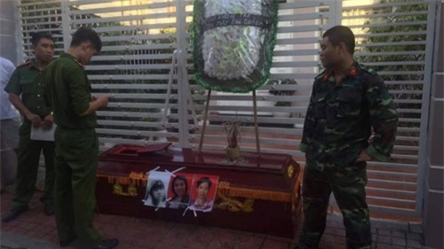 Hàng chục người dân mang quan tài, vòng hoa đi đòi nợ ở Quảng Ninh