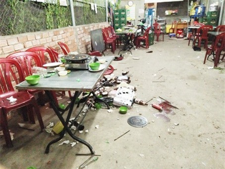 "Ma men" hỗn chiến ngay trên bàn nhậu, 3 người thương vong