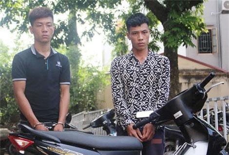 Đêm khuya đi tìm bạn trai, thiếu nữ bị cưỡng hiếp và cướp tài sản