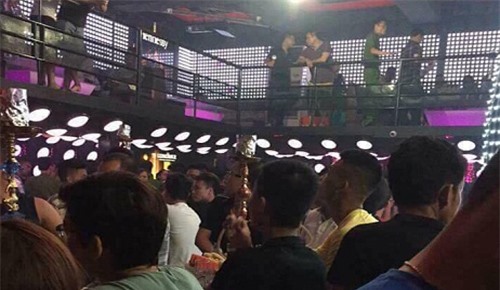 Đột kích quán bar lớn nhất xứ Thanh, bắt hàng chục "dân chơi" 