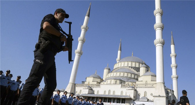 Thổ Nhĩ Kỳ bắt giữ hơn 100 tướng lĩnh và đô đốc quân đội sau vụ đảo chính