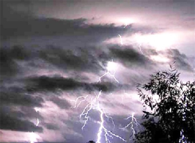 Thời tiết 19/7: Miền Bắc mưa dông, miền Trung nắng nóng